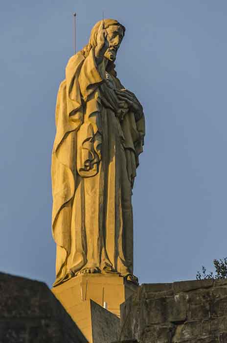 Guipúzcoa - San Sebastián 106 - monte Urgull - castillo de La Mota - Sagrado Corazón o Cristo de La Mota.jpg